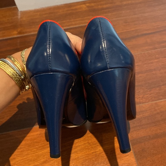 Marc by Marc Jacobs round toe navy pumps - Picture 6 of 6